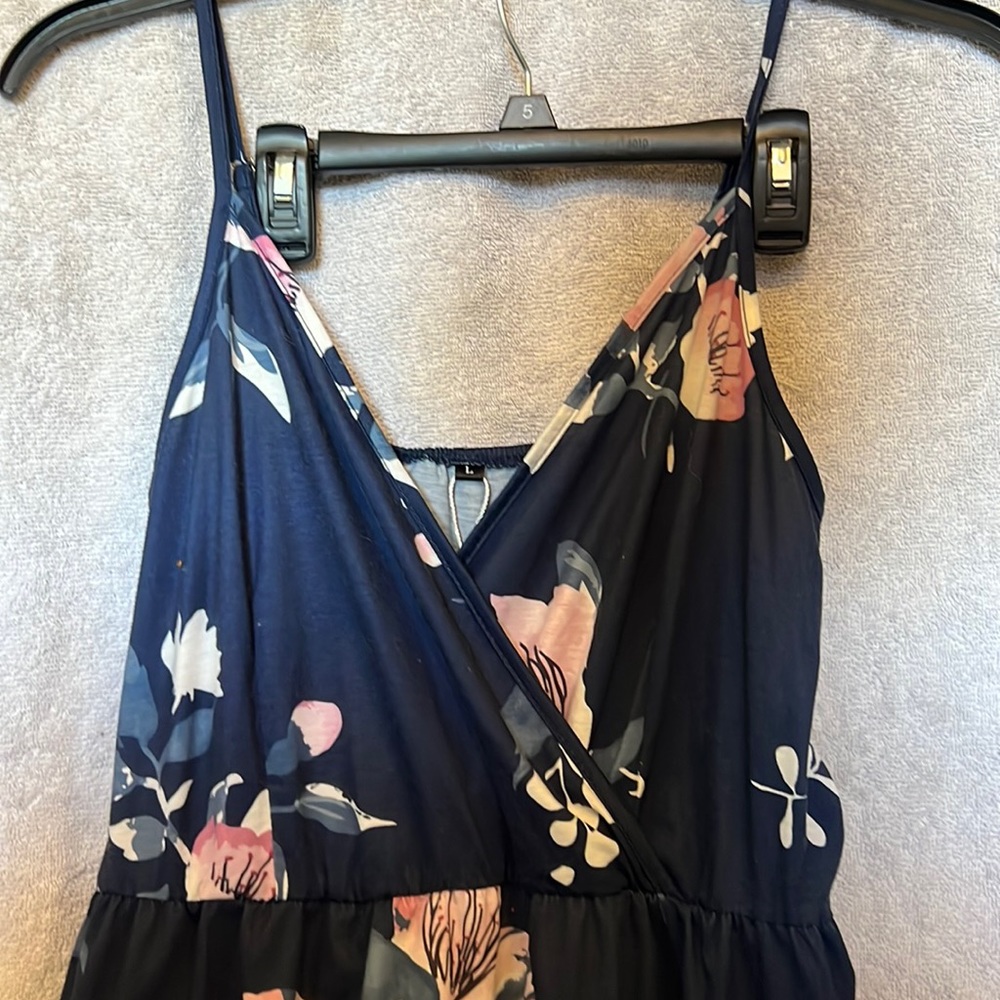 V neck style dress